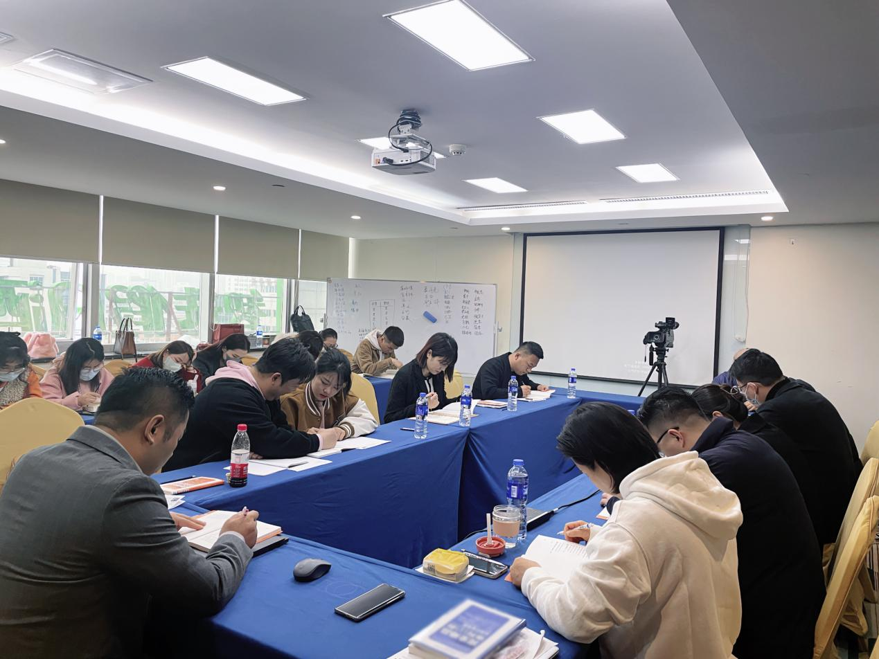 强化专业型团队建设,狐狸小妖组织开展读书分享交流活动
